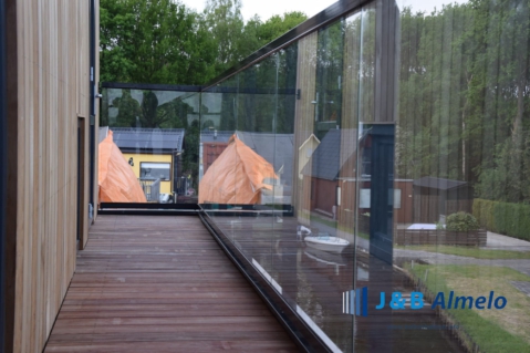 hekwerk met glas
